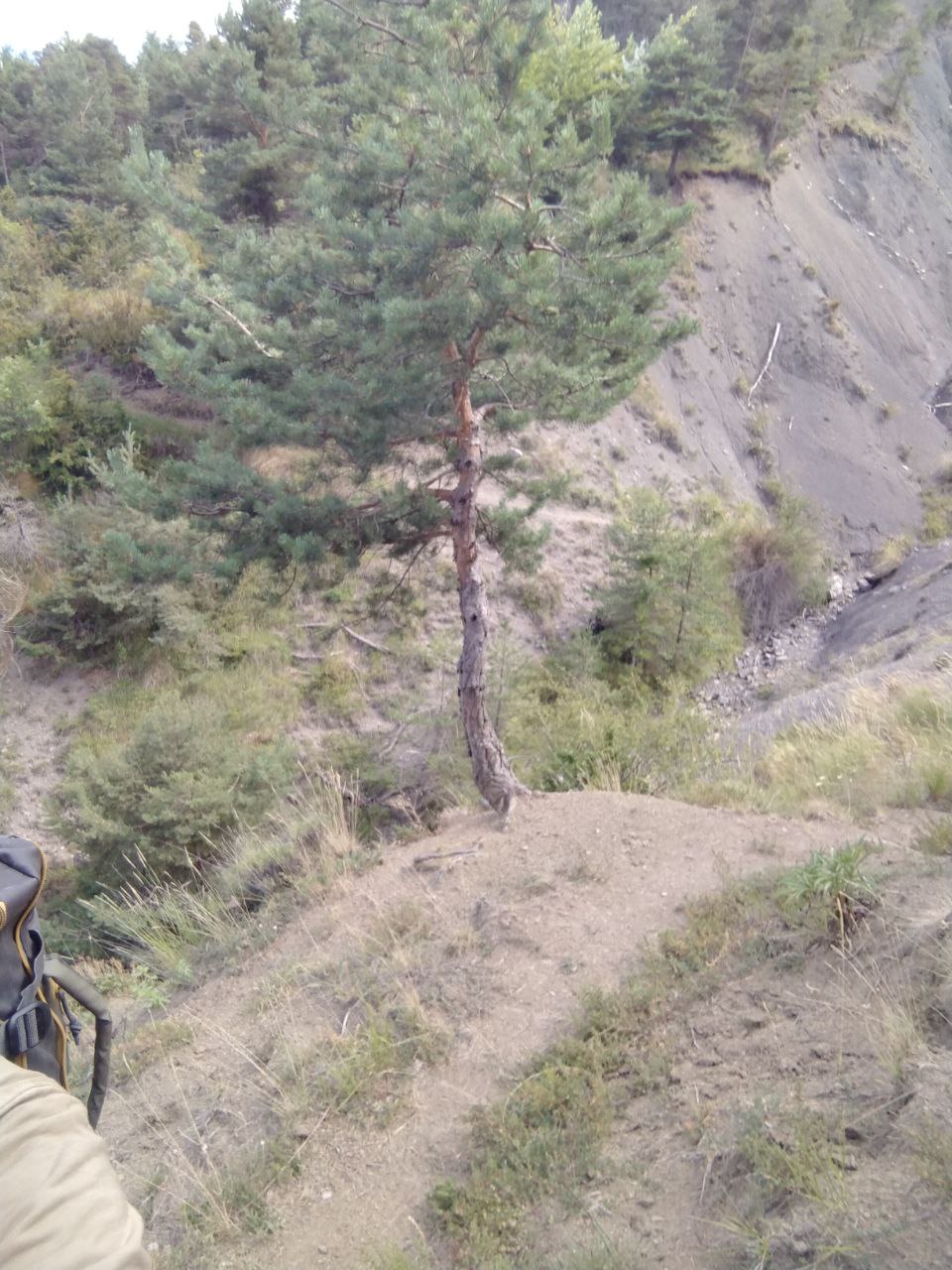 La pente abrupte, vue d'en haut après le passage