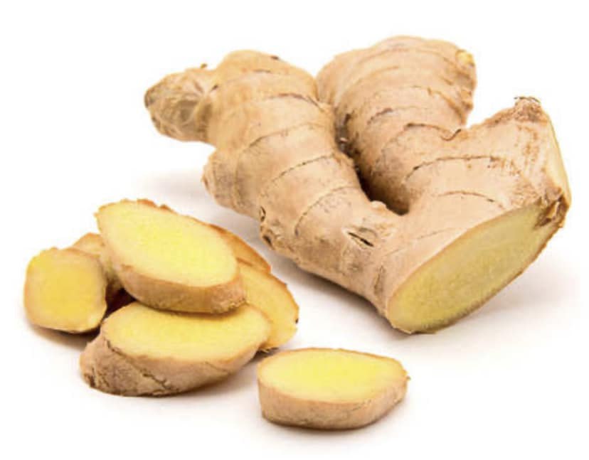 Racine et tranches de gingembre frais